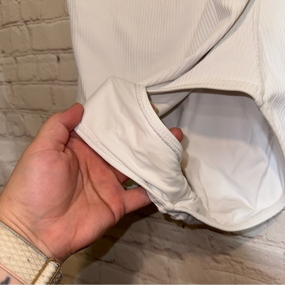 ANDIE White One-Piece Swimsuit Size Medium - Picture 6 of 10